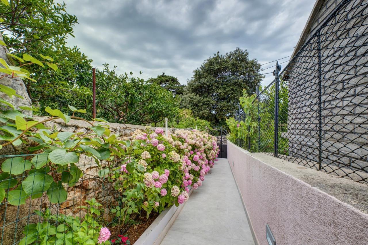 Apartments Ljubica Veli Losinj Ngoại thất bức ảnh